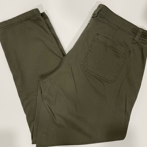 Jones New York Olive Cropped Chino’s - Picture 2 of 8